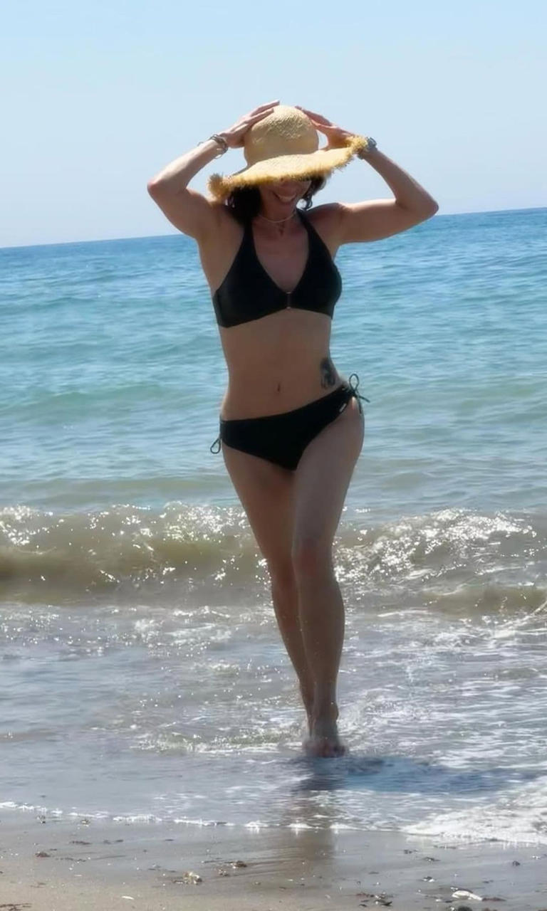 maribel verdu en la playa