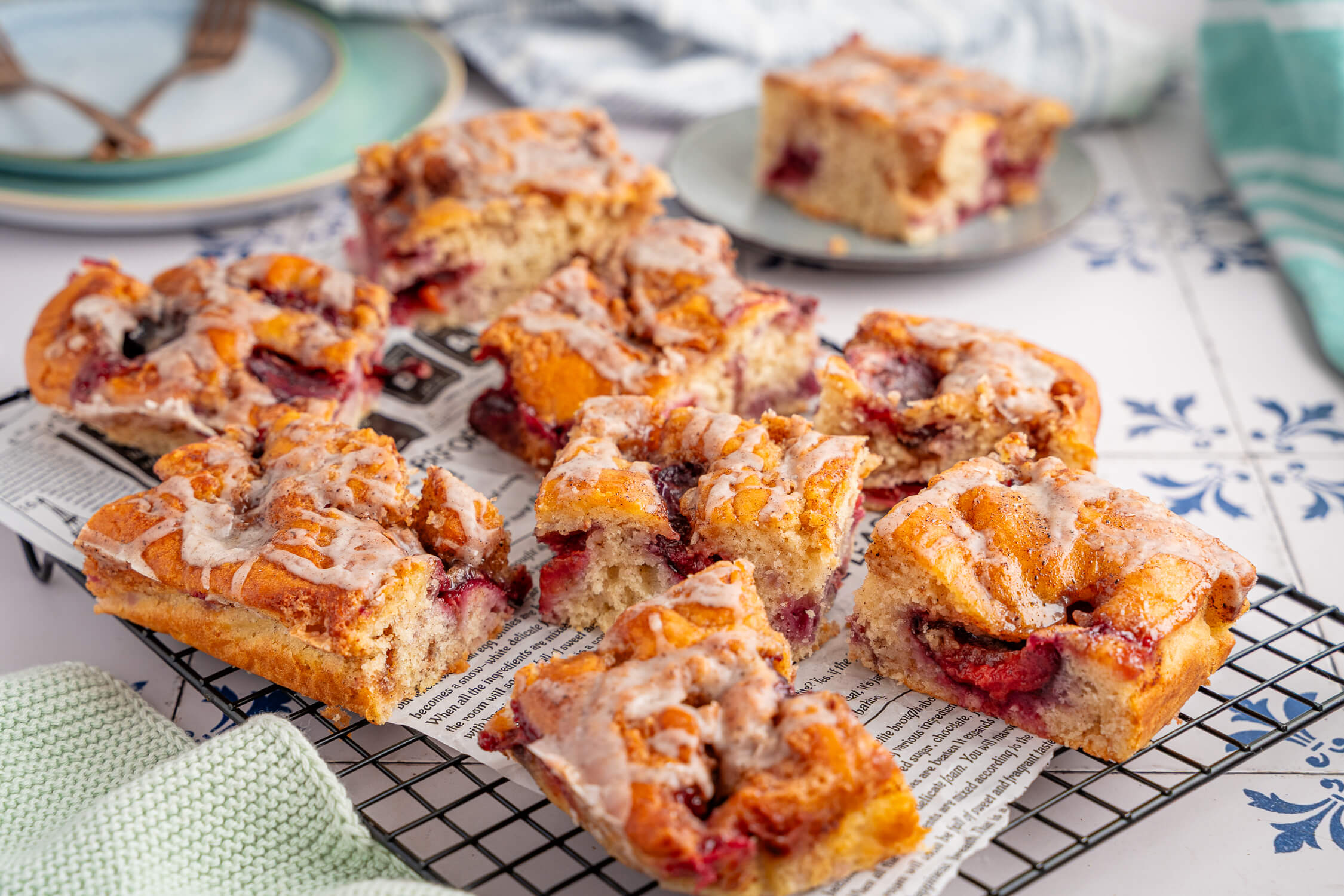 Zimtschnecken-Kuchen mit Pflaumen - super saftig, einfach und lecker