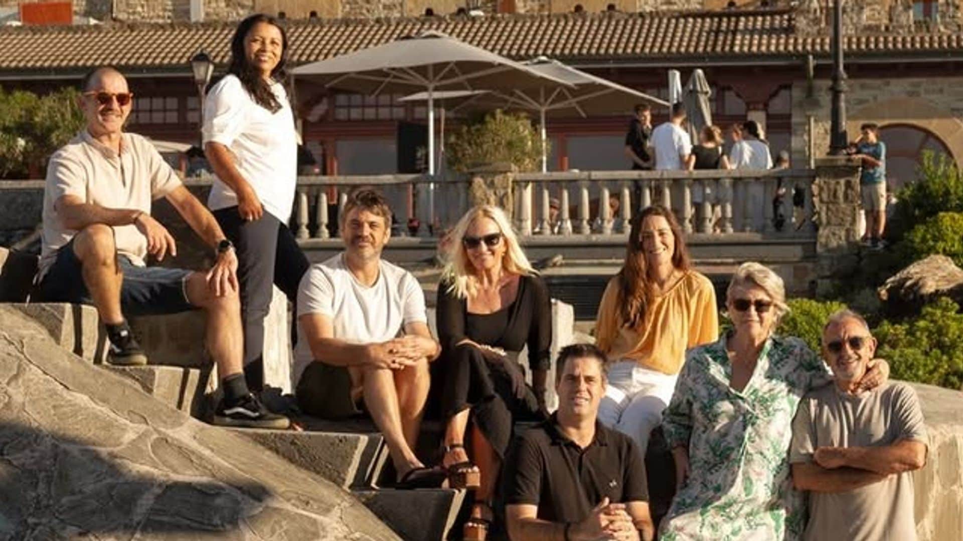 Karlos Arguiñano presume de familia numerosa: quién está y quién no en el  posado del verano