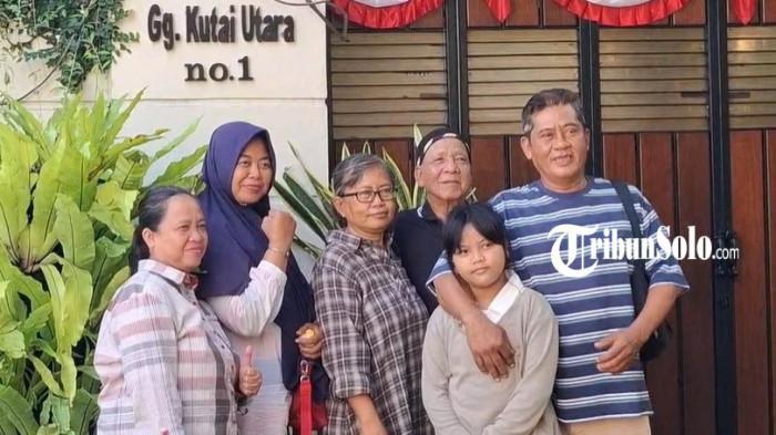 Ibu-Ibu Menangis, Jokowi Dihina: Semoga Sehat, Panjang Umur, Kuat Hadapi Musuh