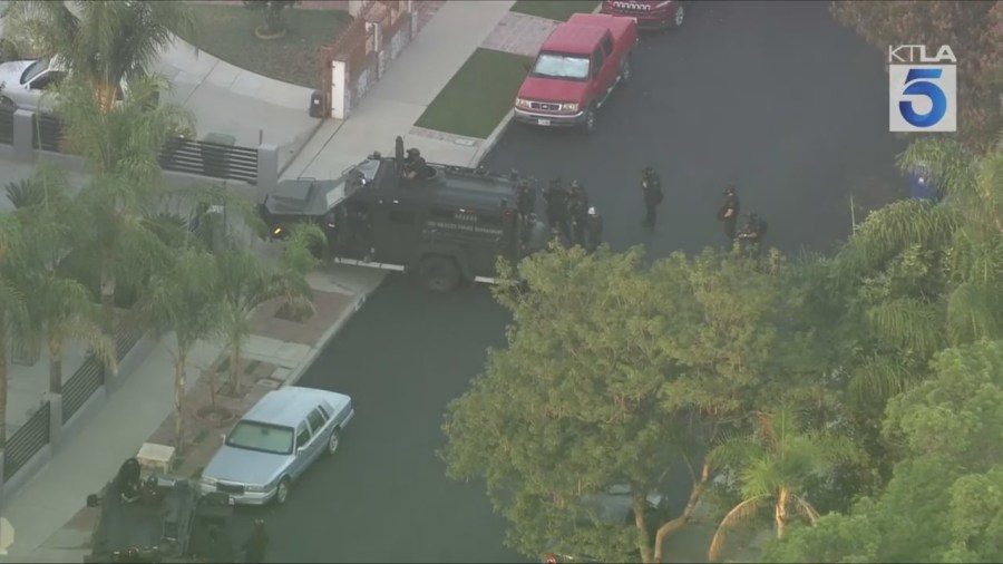 Police officers, SWAT team engage in 10-hour standoff with armed man at L.A. home<br><br>