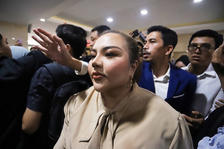 Lisa Mariana Absen dari Panggilan Bareskrim: Sakit Tifus yang Parah