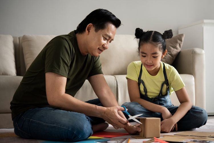 Cegah Kehilangan Ayah, Ibu Beri Kesempatan Ayah Merawat Anak