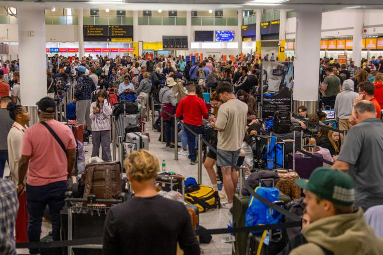 UK AIRPORT DISRUPTION MAP visual data 5