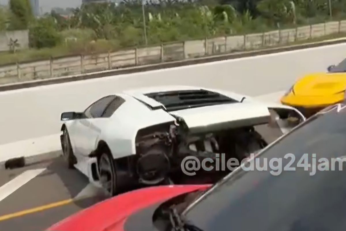 Hancurkan Pembatas Tol, Pengemudi Lamborghini Dihukum Ganti Rugi