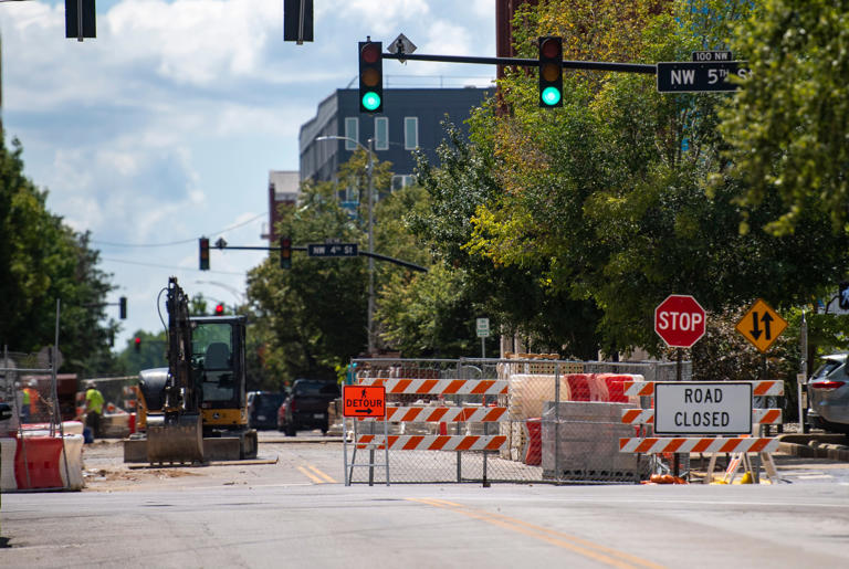 Busy stretch of Evansville's Main Street temporarily closed(02)
