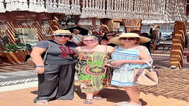 ليلى علوي والهام شاهين وهالة صدقي_15