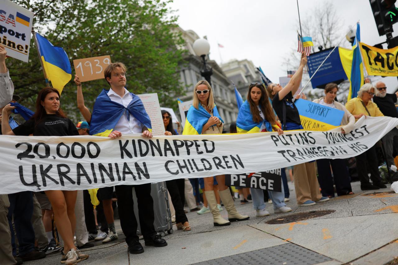 Trump Pushes for Peace Summit With U.S., Russia and Ukraine