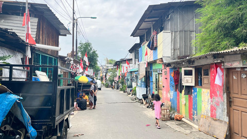 Panel Surya di Kebon Pala: Hemat Biaya, Dorong Partisipasi Warga