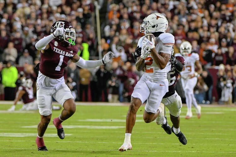 Texas rivals share the stage in new Sonic college football ads