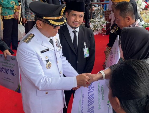 Pemkab Batara Bekerja Sama dengan BPJS Ketenagakerjaan Berikan Santunan ke Ahli Waris