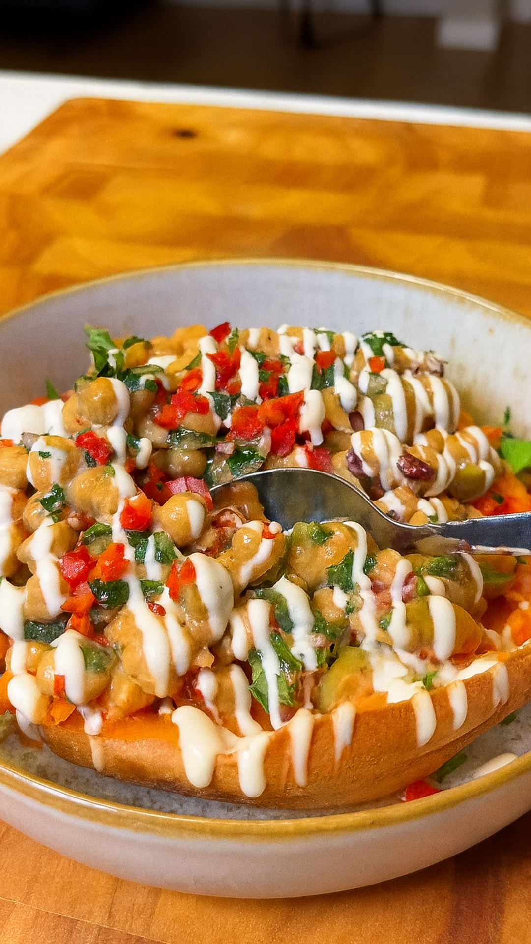 how-to-make-vegan-loaded-baked-sweet-potato