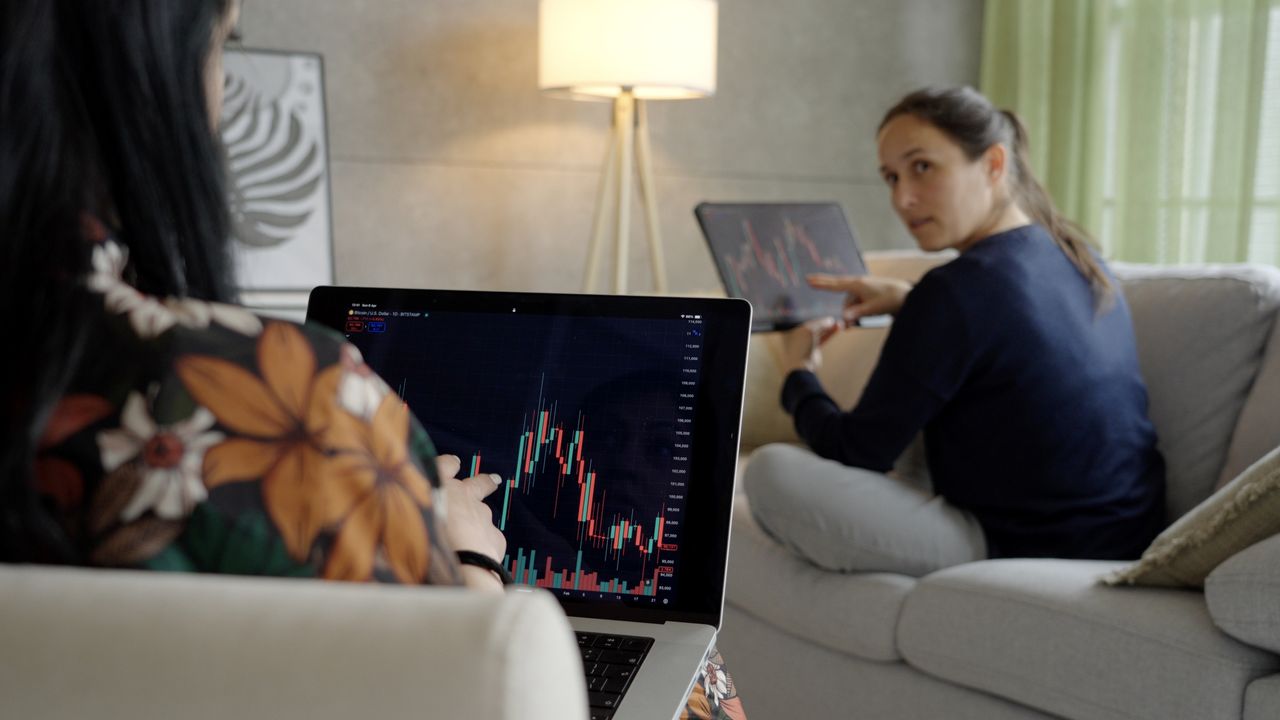How to Invest in Stocks as a Beginner: A Guide for 2025