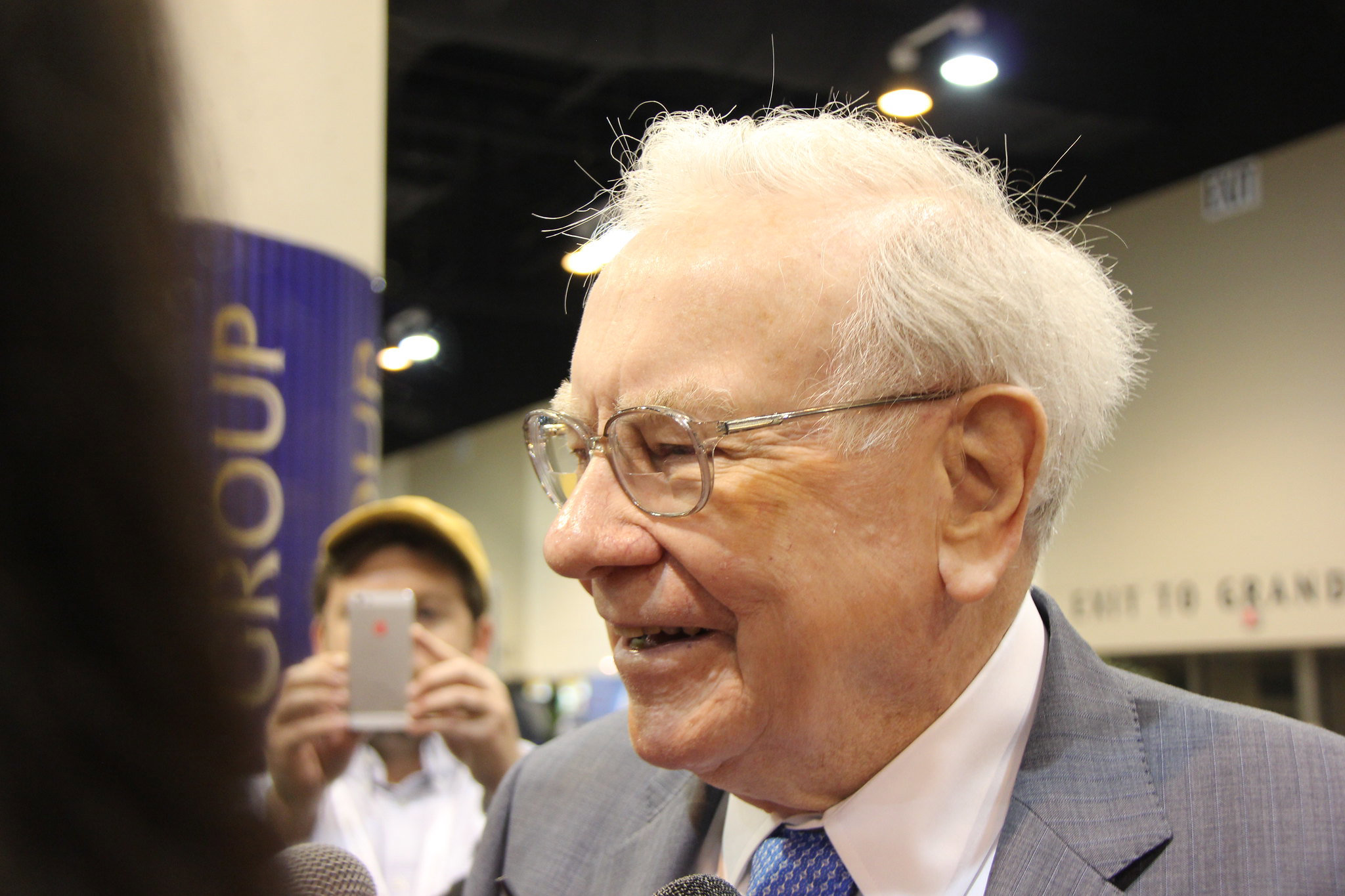 Warren Buffett Just Invested $3 9 Billion in 12 Stocks Here #39 s the Best Warren Buffett Just Invested $3 9 Billion in 12 Stocks Here #39 s the Best
