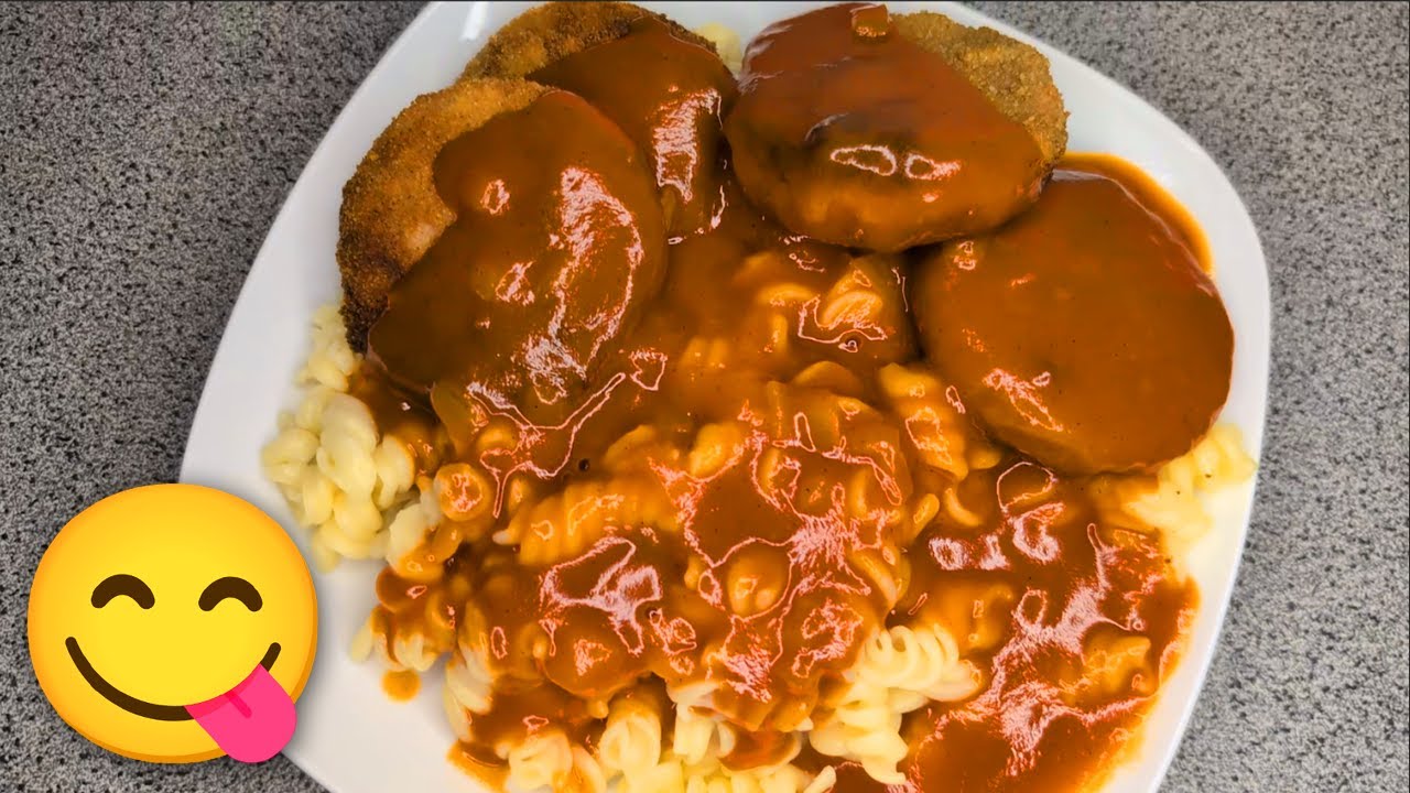 Klassisch Deutsch Jägerschnitzel mit Nudeln und Soße! Achtung, sie ...