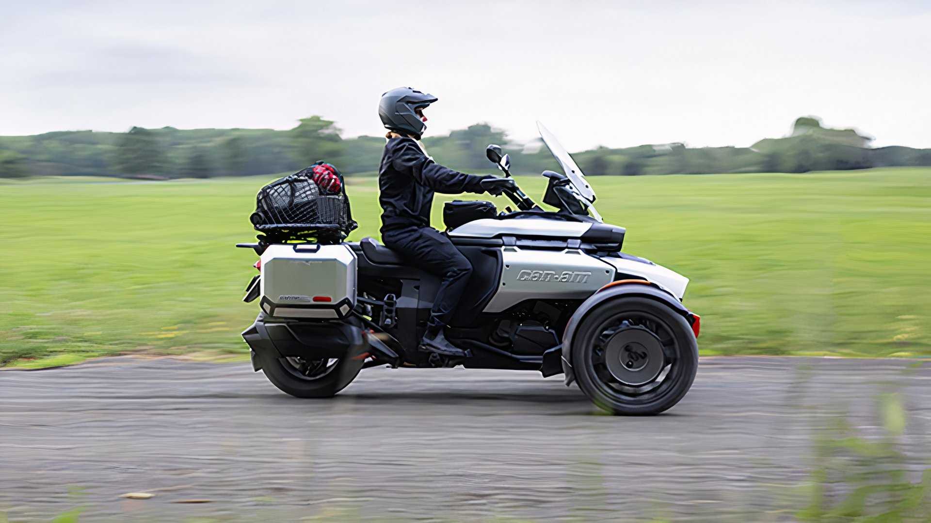 2025 Can-Am Canyon Driving Side TopSpeed