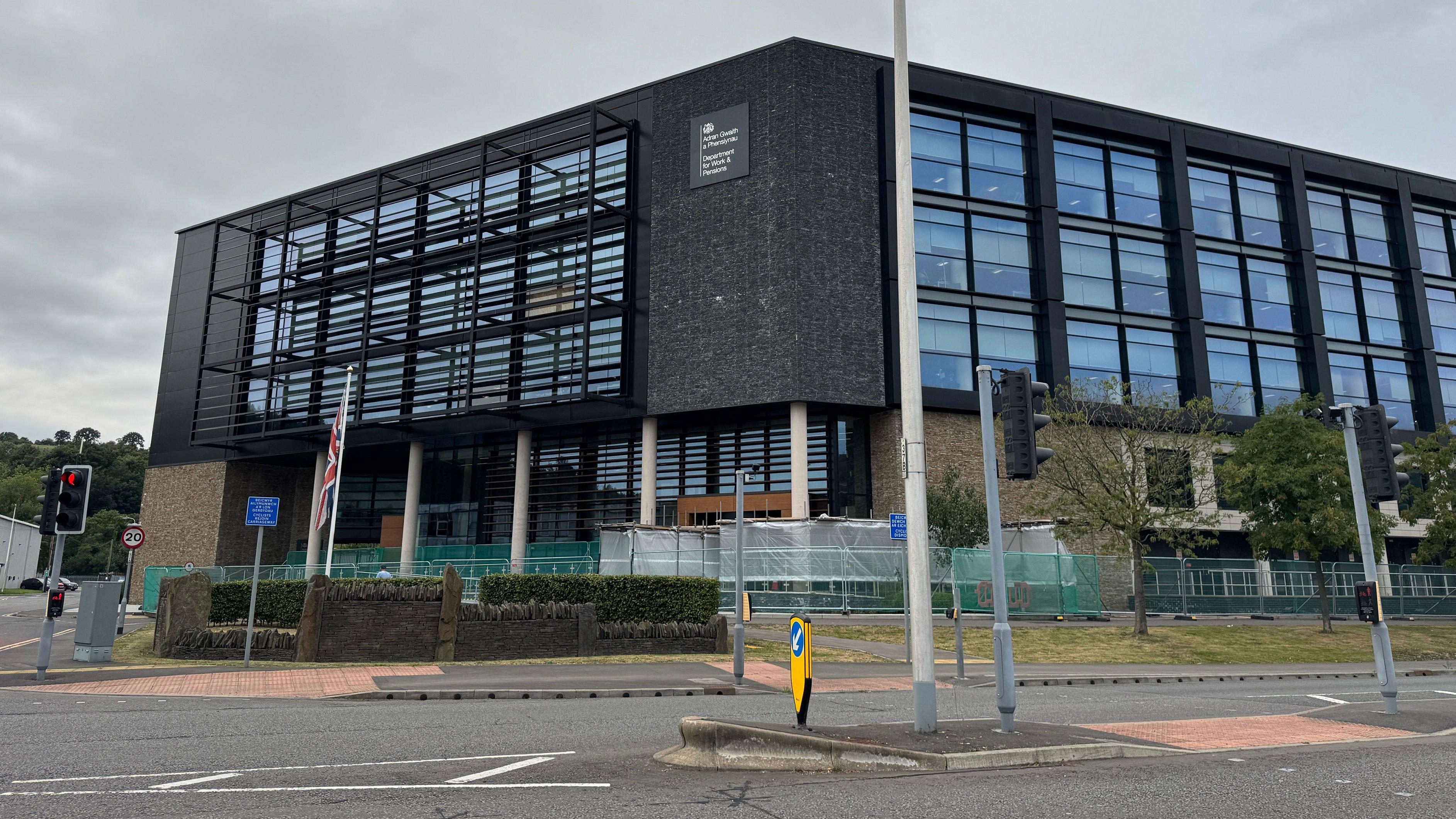 Calls to close government building after falling windows