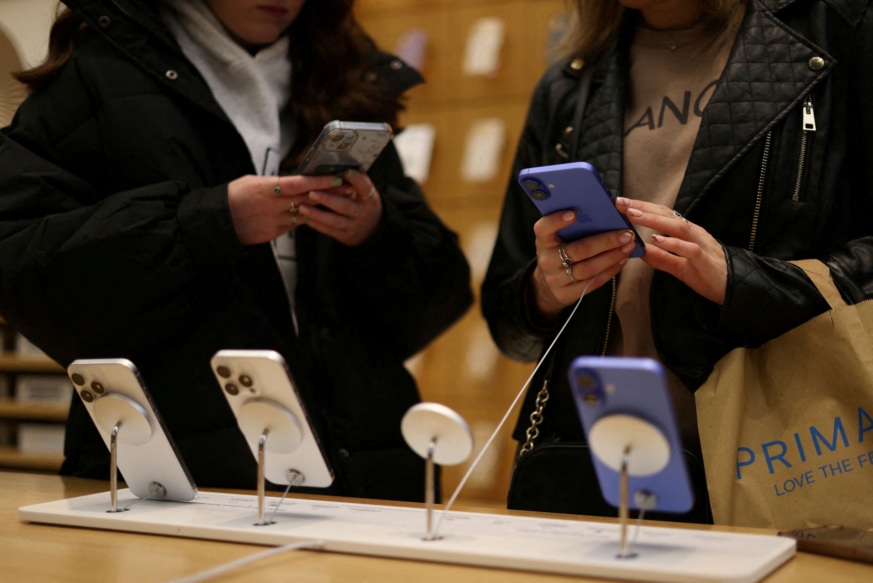 U.K. drops ‘back door’ demand for Apple user data, U.S. intel chief says