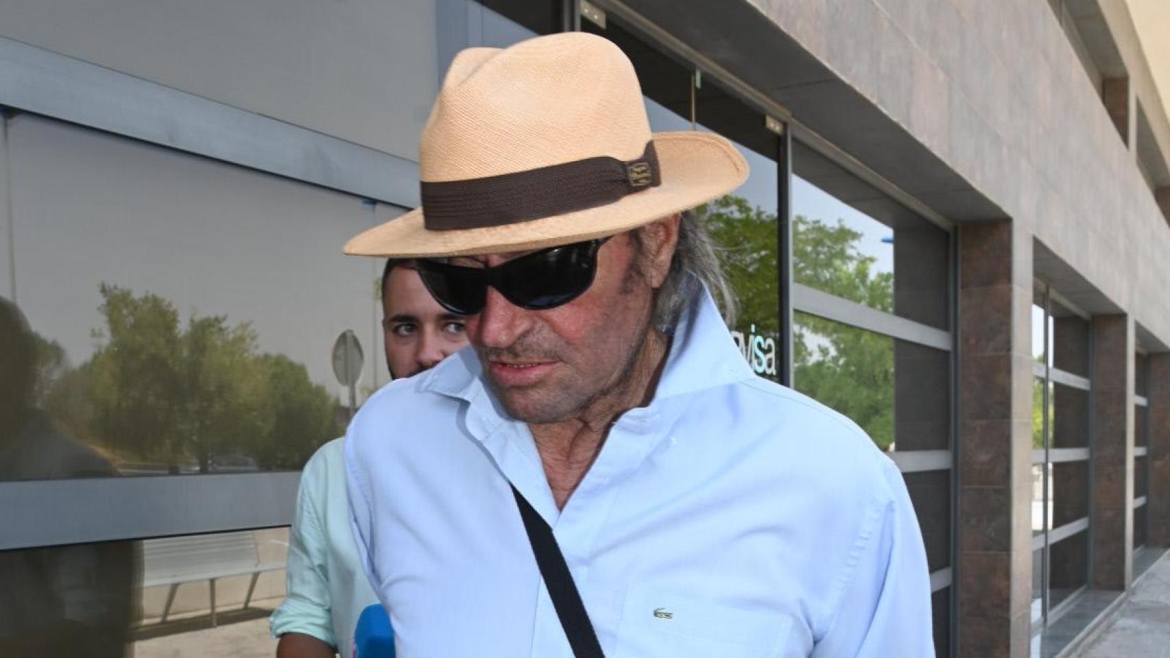 La impactante foto de Amador Mohedano que ha hecho saltar las alarmas: qué  le pasa y el discreto apoyo de Rosa Benito