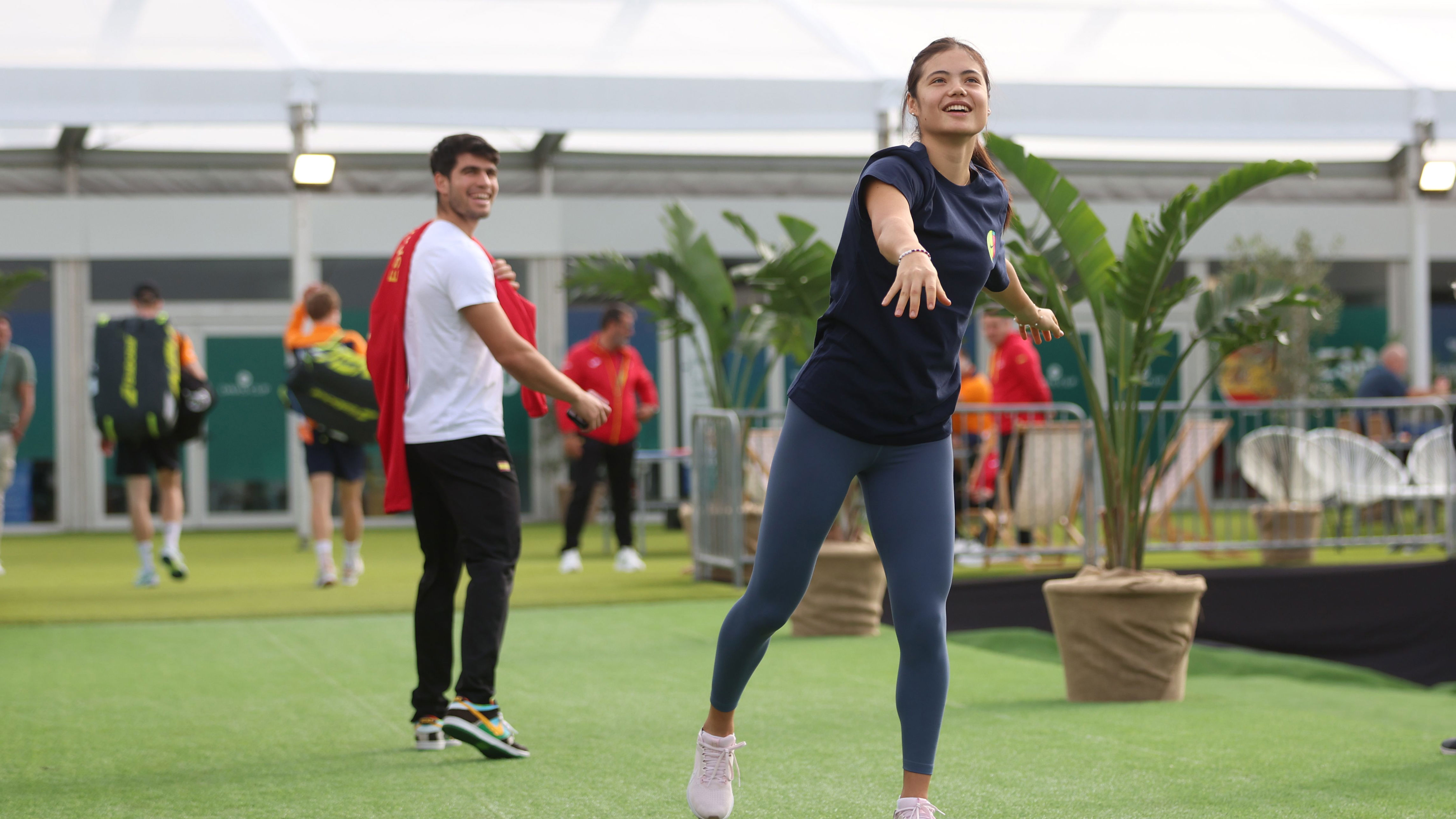 are-carlos-alcaraz-emma-raducanu-dating-former-coach-squashes-rumors