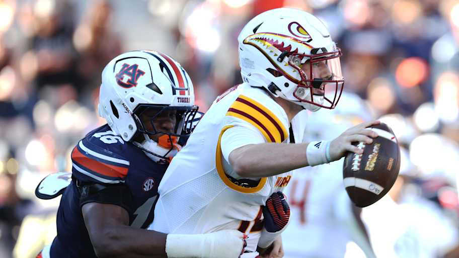 Freeze Praises Deep Auburn LB Room Freeze Praises Deep Auburn LB Room