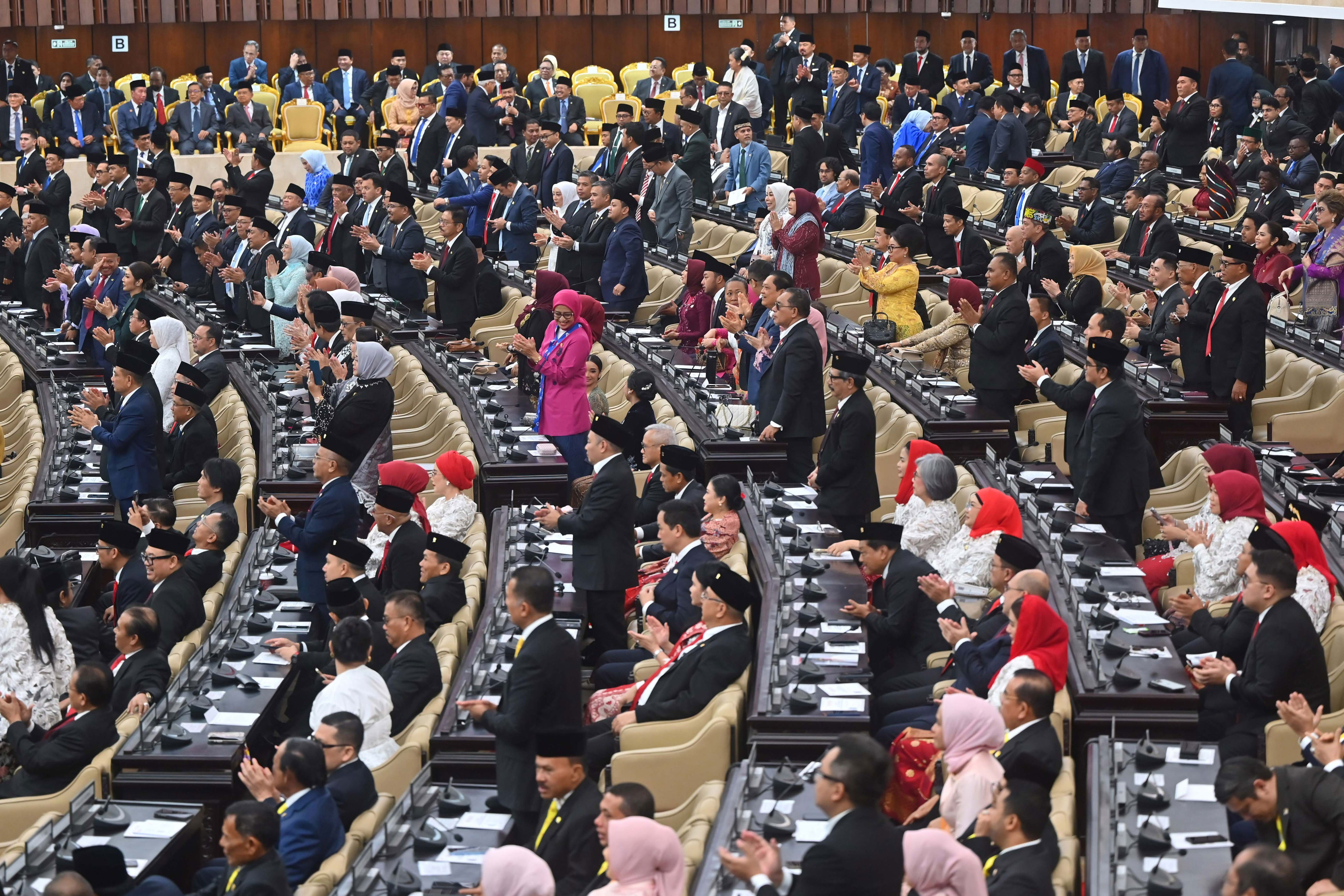 Anggota DPR Dibayar Rp 120 Juta per bulan untuk Gaji dan Tunjangan Rumah