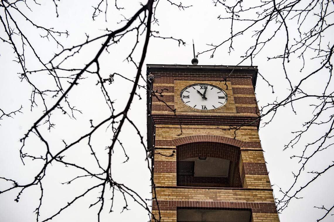Daylight saving time starts soon: When to spring forward in Kansas ...