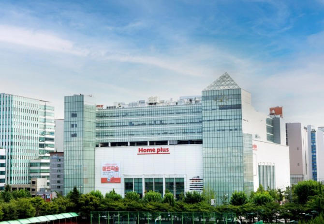 여당 최고지도부가 홈플러스 대주주인 MBK파트너스를 강하게 비판했다./사진제공=홈플러스