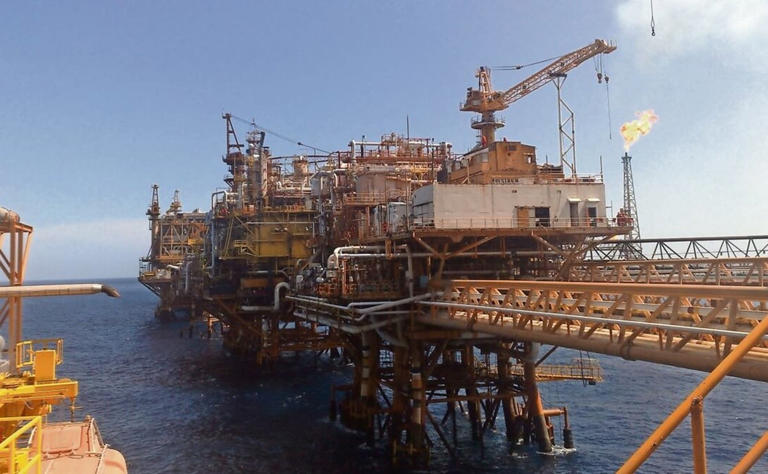 Pemex reconoce robo de 50 equipos de respiración en plataforma de Campeche; piratas la asaltaron y escaparon