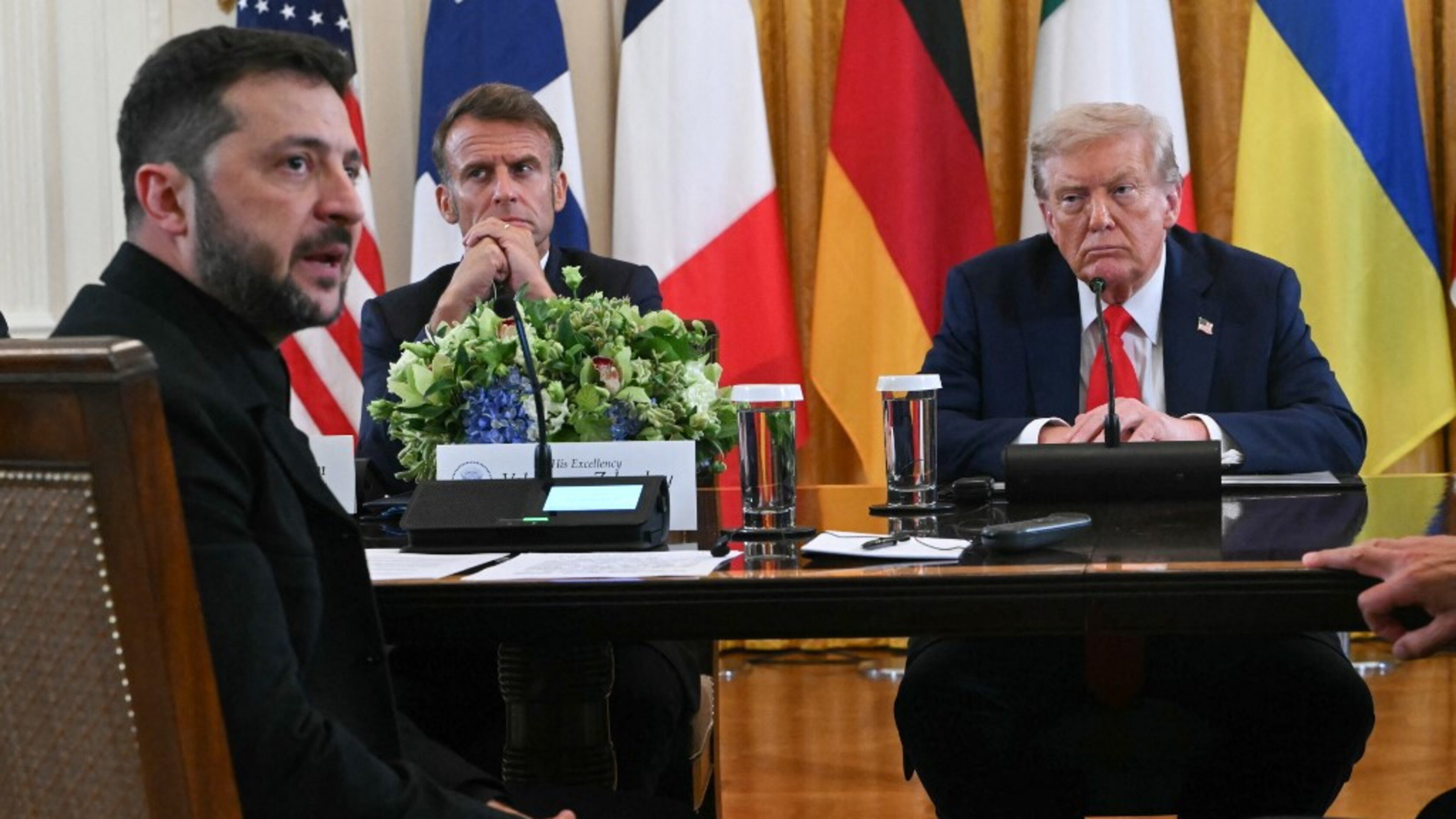 Lavori in corso per un trilaterale con Putin e Zelensky. Trump cancella le sue vacanze. Og...