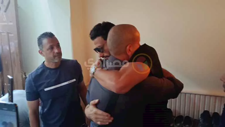 الشناوي يرافق جثمان والده (5)