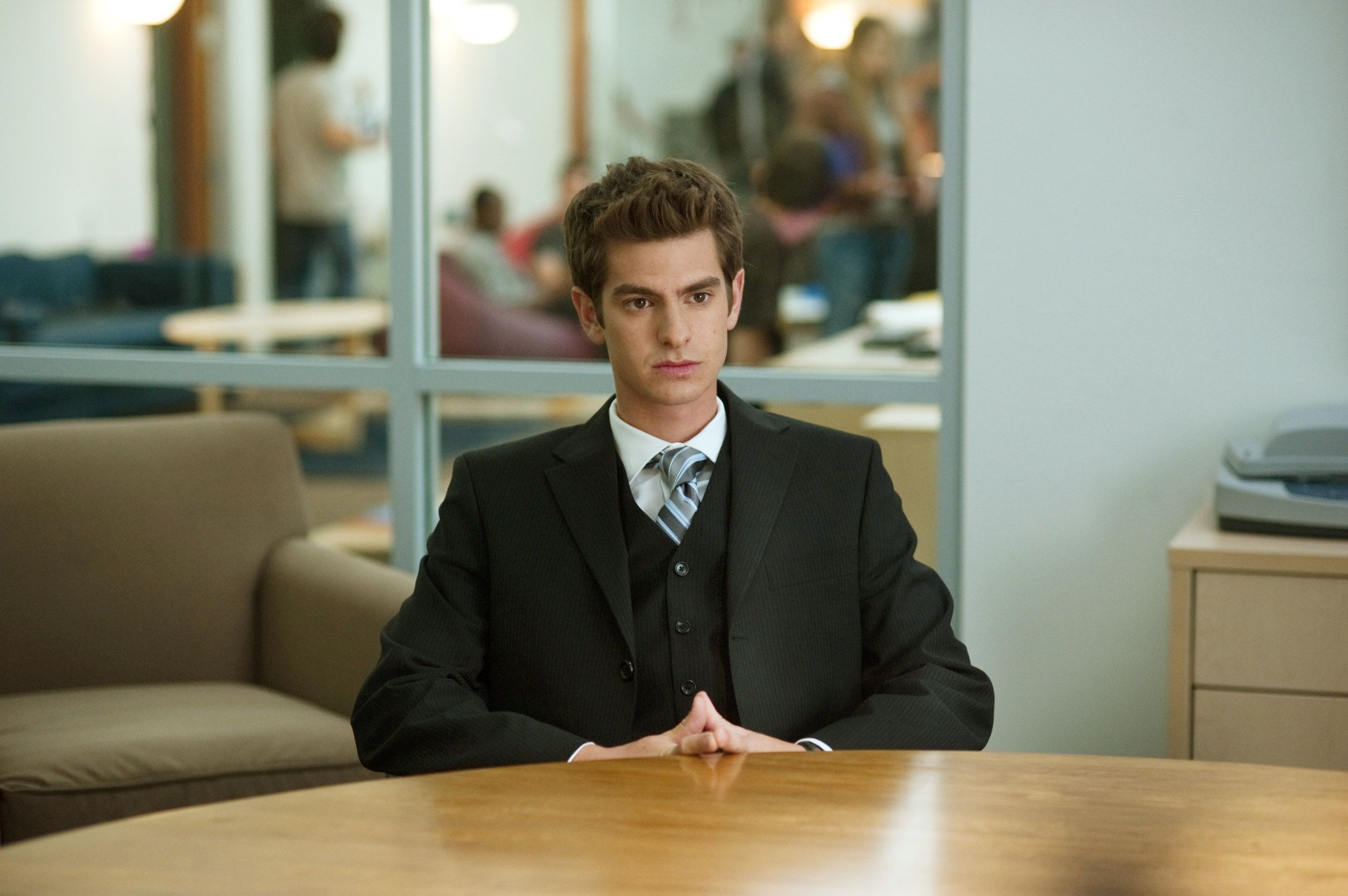 Andrew Garfield dans *The Social Network* (2010).