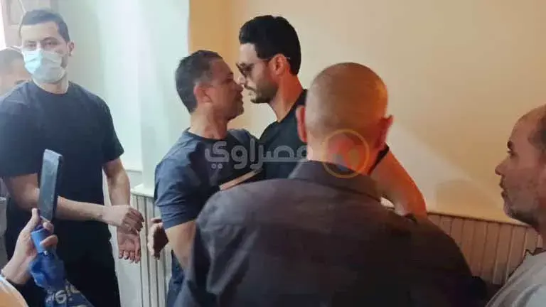 الشناوي يرافق جثمان والده (2)