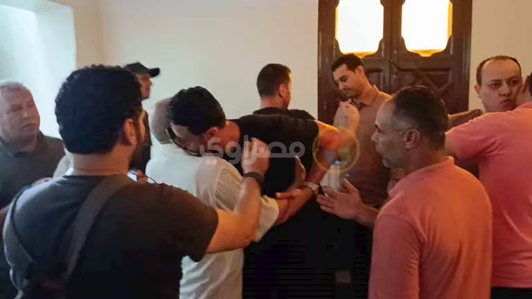 الشناوي يرافق جثمان والده (8)