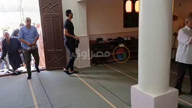 الشناوي يرافق جثمان والده (11)