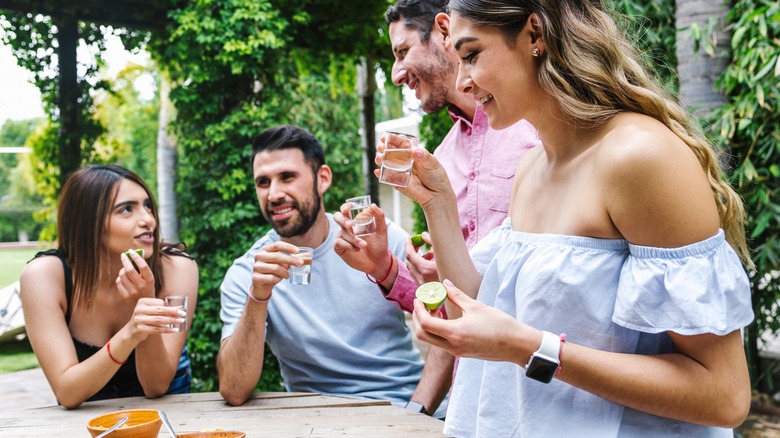 How to taste the flavor differences between mezcal and tequila