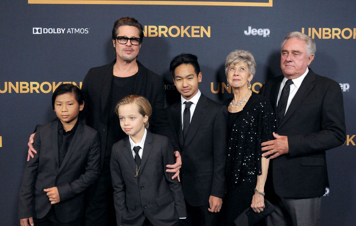 (L-R) Pax Thien Jolie-Pitt, Shiloh Nouve Jolie-Pitt, actor Brad Pitt, Maddox Jolie Pitt, Jane Pitt and William Pitt attend the premiere of 'Unbroken' at TCL Chinese Theatre IMAX on December 15, 2014 in Hollywood, California. (Photo by Barry King/FilmMagic)