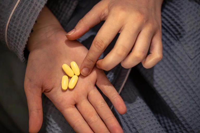 .เจาะลึก ยาลดไขมันในเลือด ควรเริ่มกินเมื่อไหร่? หยุดยาเองได้หรือไม่?.