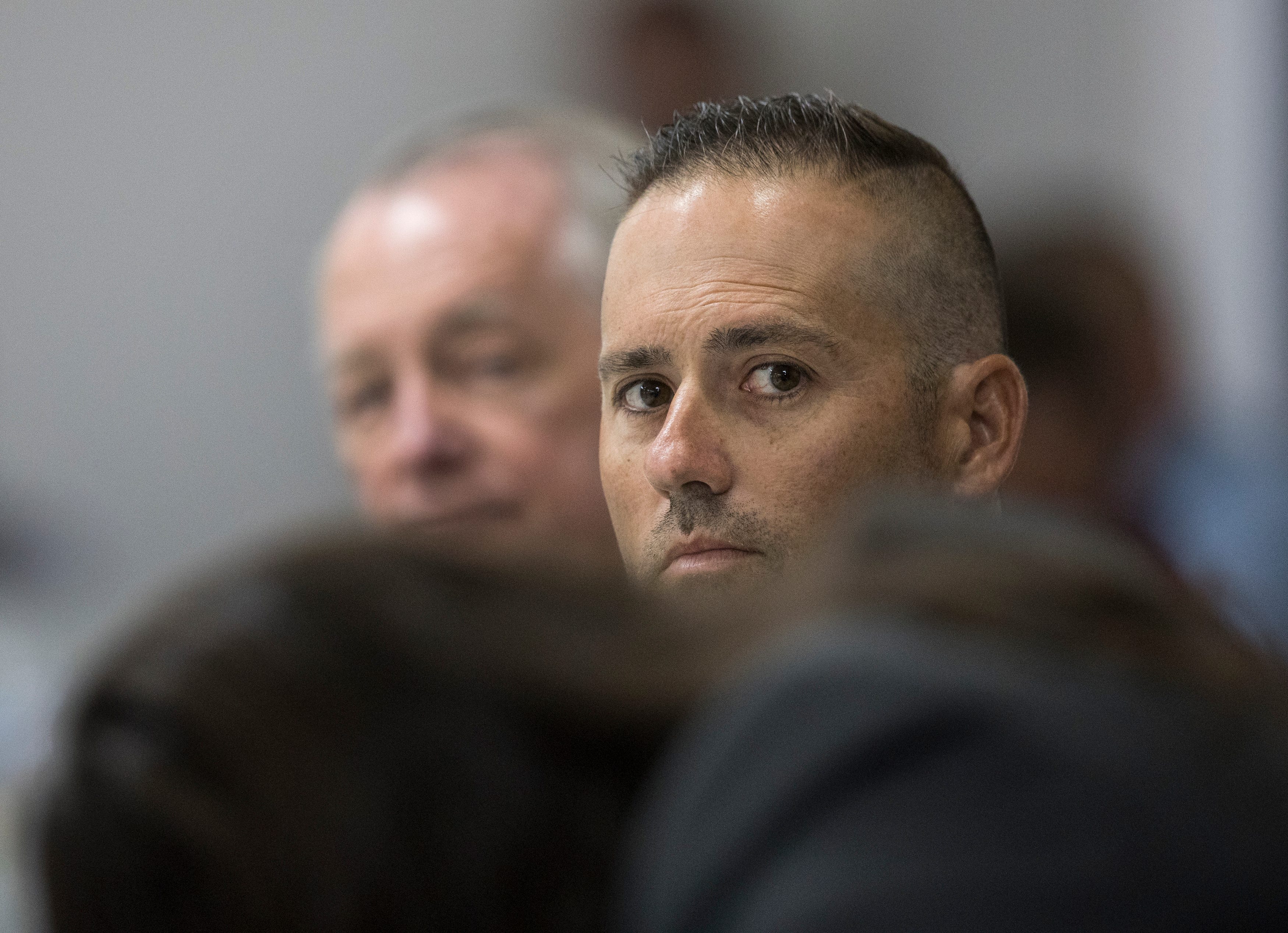 Judge dismisses final charges against LMPD officers in Taylor case