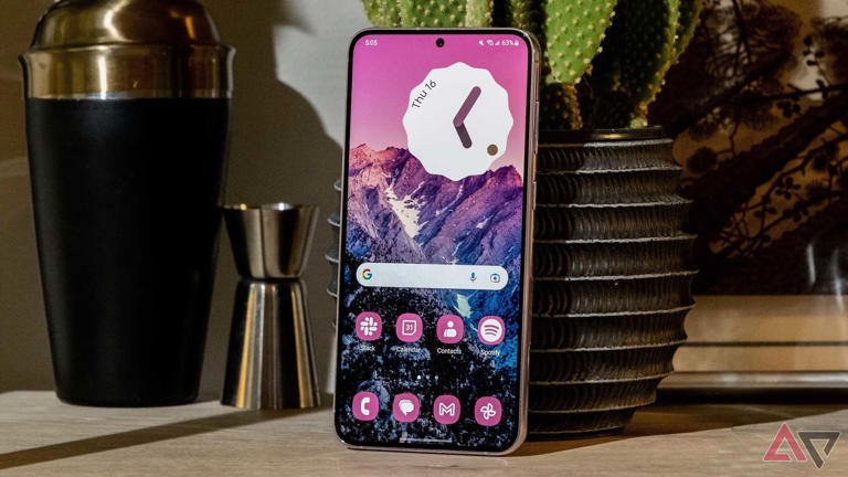 The home screen on the Galaxy S23 Plus.