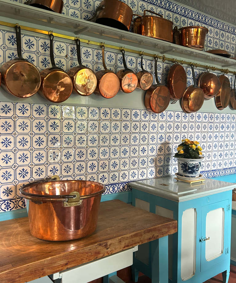 I fell in love with French copper cookware at Monet's house in Giverny ...