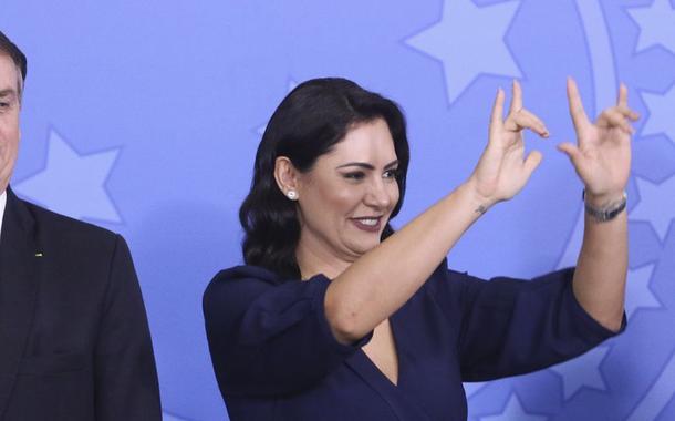 Bolsonaro omitiu transferência de R$ 2 milhões a Michelle, diz PF