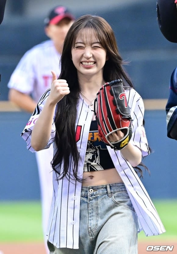 【JYP】NMIXX ファンコン ユニフォーム へウォン　野球　ペンコン 61m8cREAooL._AC_UF350,