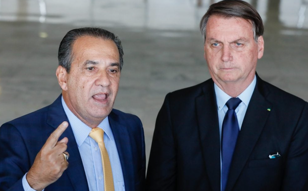 Em mensagem a Jair Bolsonaro, revelada pela PF, Silas Malafaia critica Eduardo: “teu filho babaca”