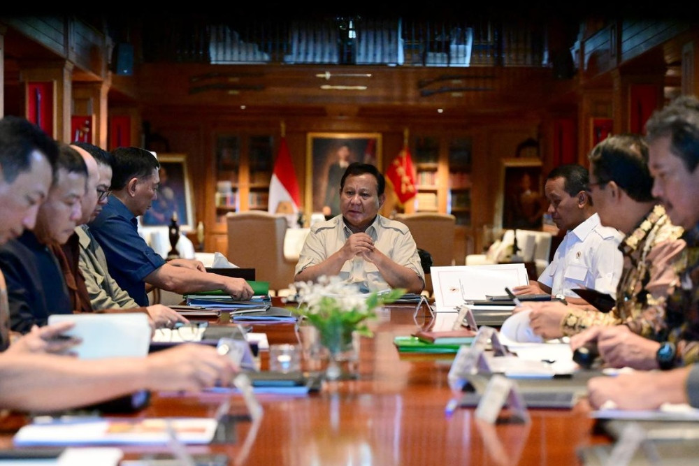 Di tengah kunjungan ke Inggris, Presiden Prabowo pimpin rapat penertiban kawasan hutan