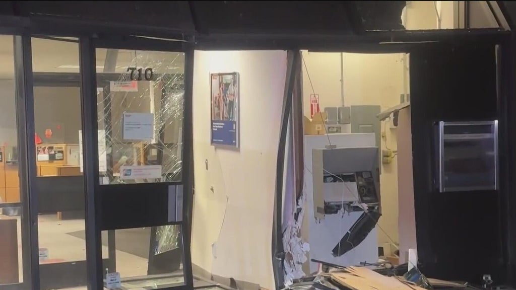 Back-to-back bank burglaries in Oakland's Chinatown target ATMs with ...