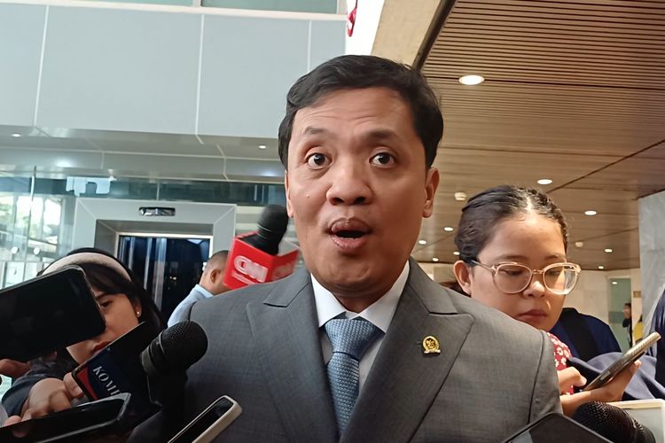 Ketua Komisi III DPR RI, Habiburokhman saat ditemui awak media di Kompleks Parlemen, Senayan, Jakarta, Kamis (21/8/2025).