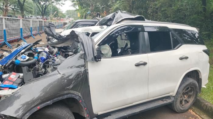 Bodi Fortuner Terbelah, Pengemudi Bukan Lagi Pemilik Bumi