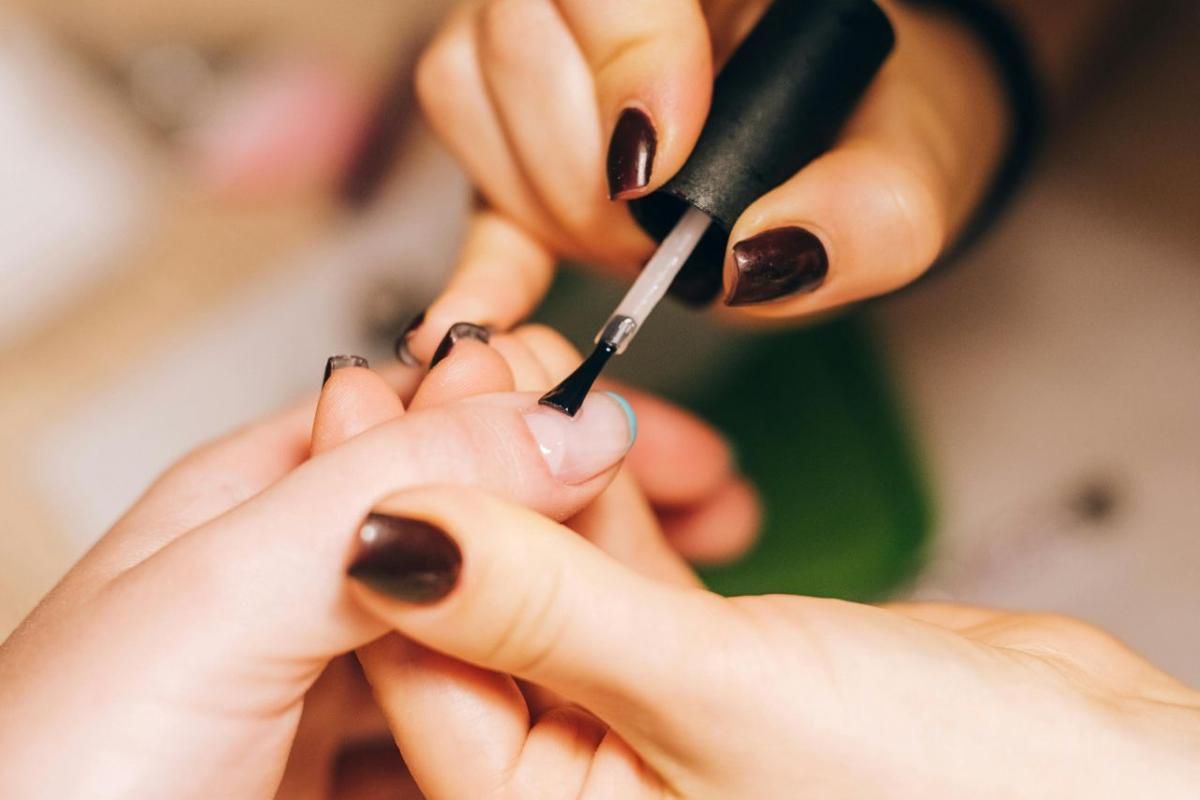 Base Coat Kutek: Pengertian, Manfaat, dan Cara Pakainya