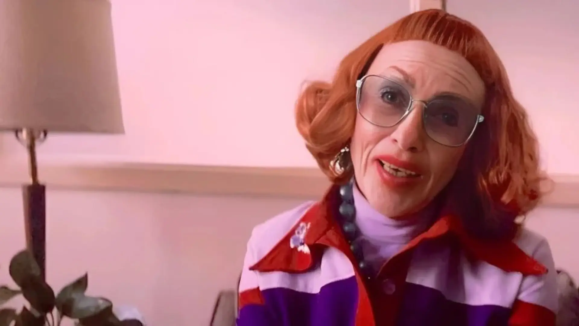 amy-madigan-se-qued-sentada-cuando-la-actriz-de-weapons-dio-una